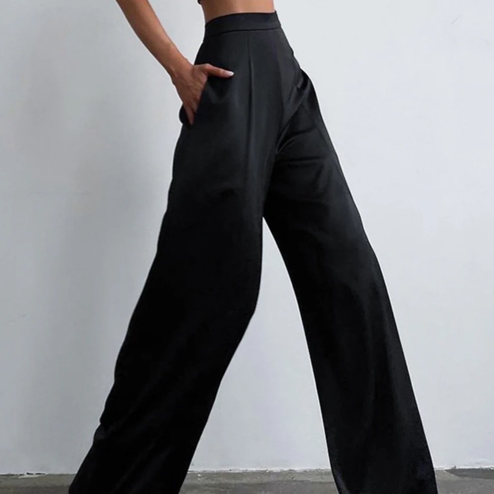 ✨ RUMORED satin wide leg pants ✨